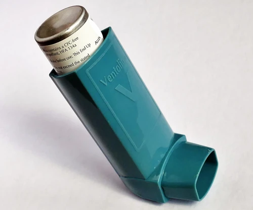 Inhalador ventolin para personas asmáticas o con problemas respiratorios
