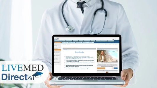 Médecin présentant un cours Live-Med Direct sur son ordinateur