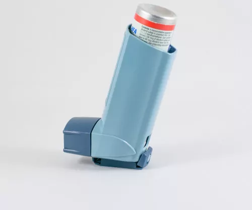 Inhalador presurizado color azul para suministrar medicamentos