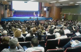 Participantes durante a palestra do Congresso Anual Madrid 2021 de Live-Med